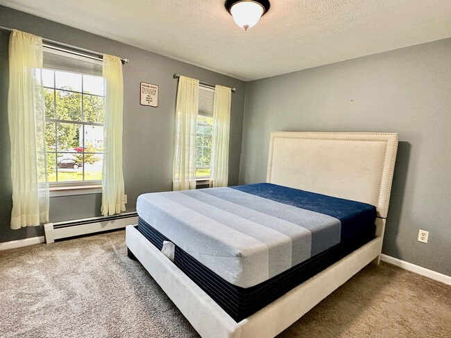 Building Photo - Like New 3BR Colonial For Rent