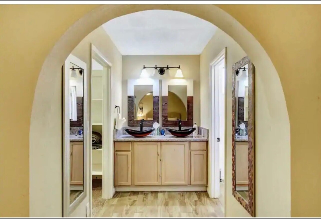 Building Photo - 6880 Edna Ave