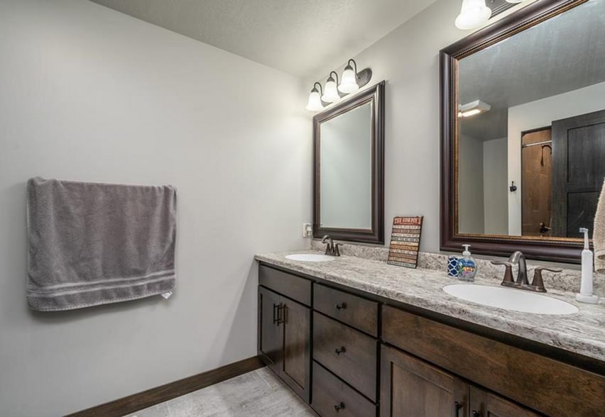 Building Photo - 4317 S Alpine Ave