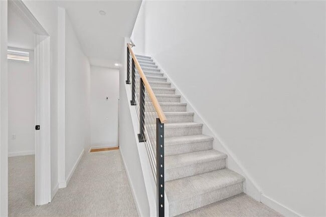 Building Photo - 112 Burrows St