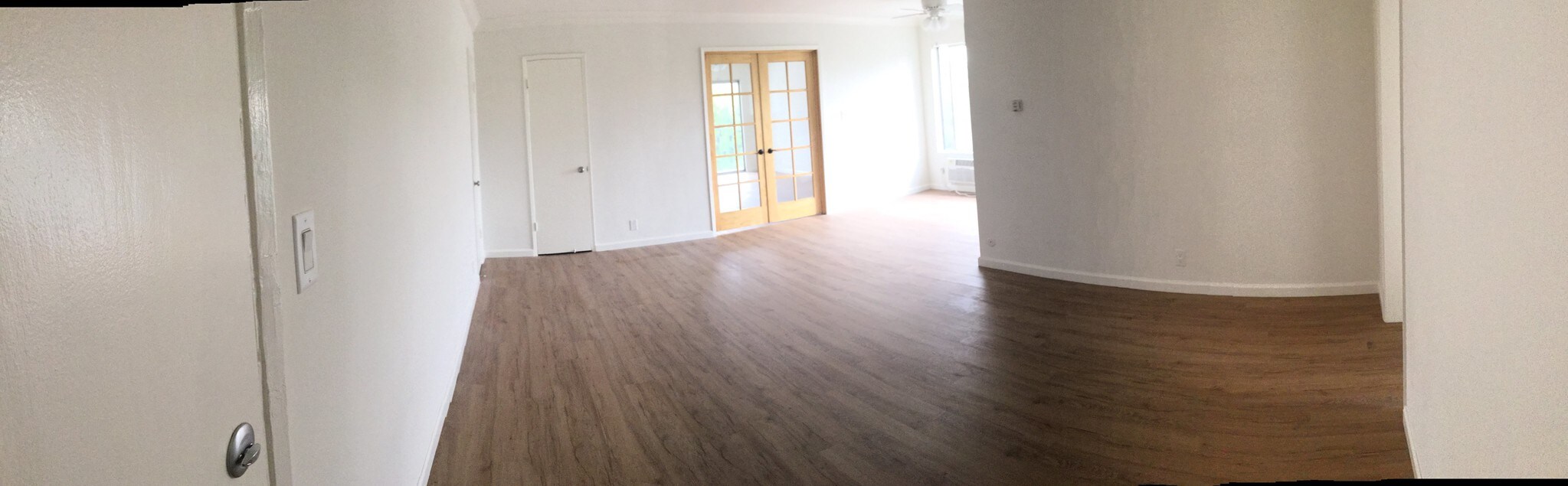 Living Room - 942 N Gardner St