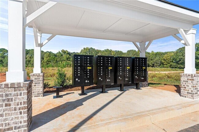 Building Photo - 179 Crest Dr