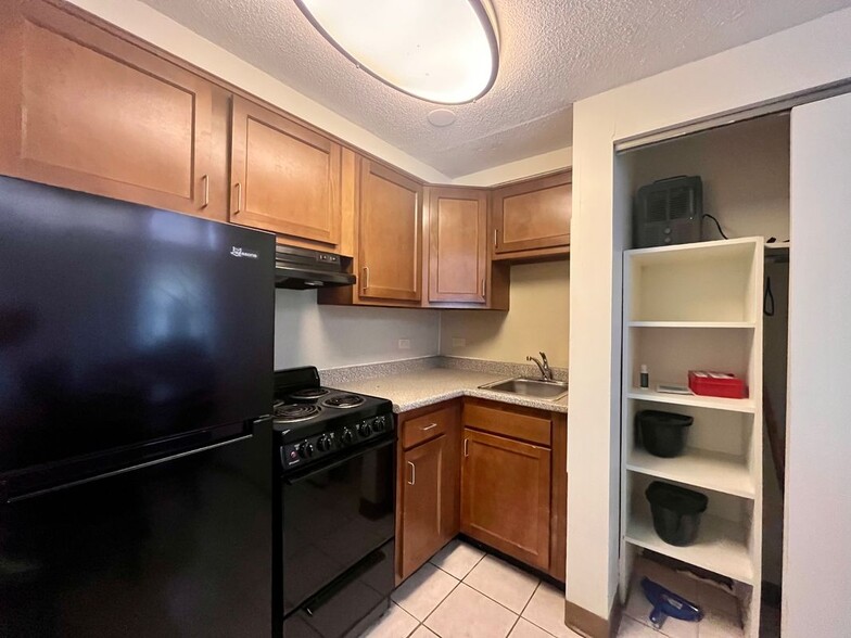 Building Photo - 460 Charles St