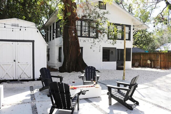 Building Photo - 102 W Emma St