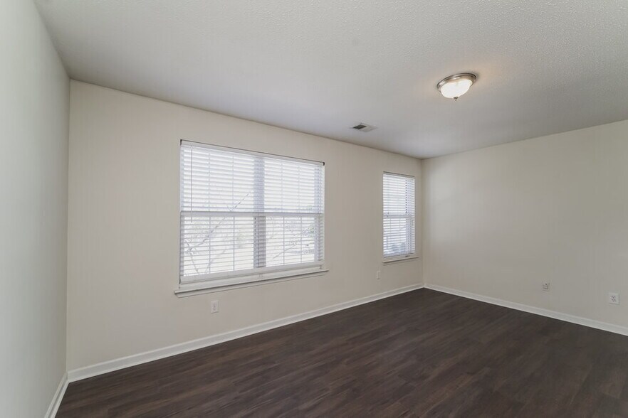 Building Photo - 5900 Hidden Meadow Ln