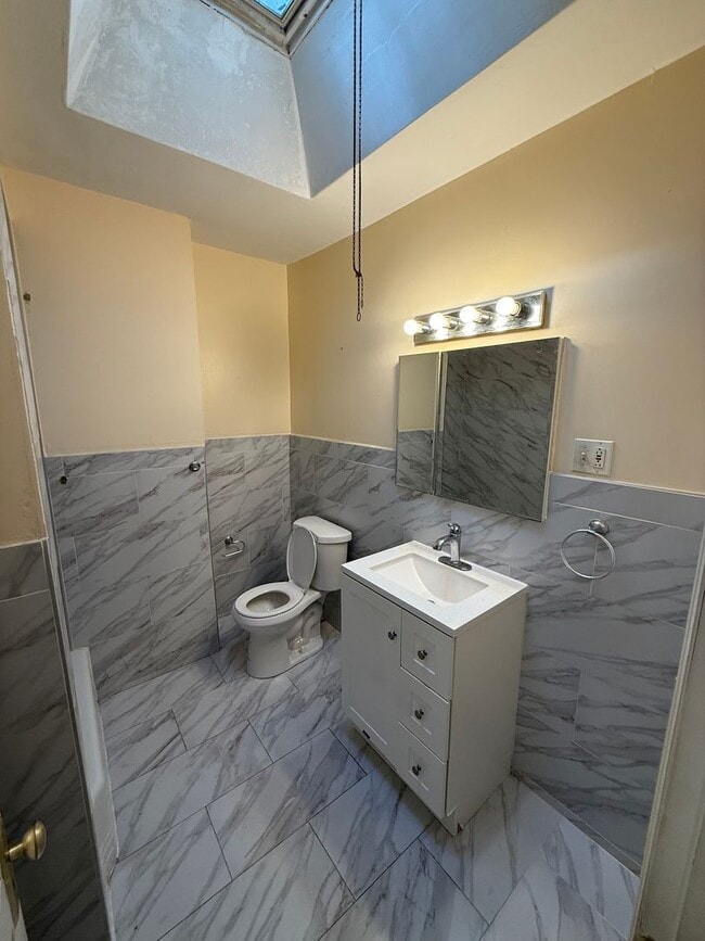 Building Photo - Wonderful three bedroom home for rent in O...