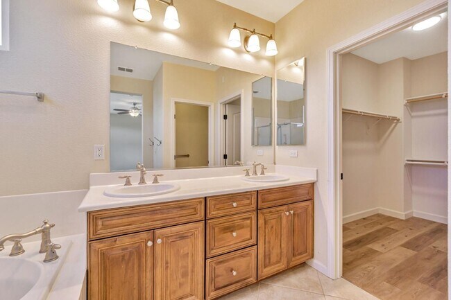 Building Photo - 2678 Deerwood Dr