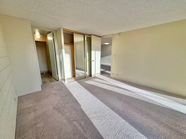 Building Photo - New carpet, freshly painted, 2 bedroom, 2 ...