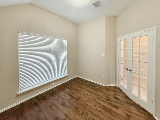 Building Photo - 1713 Lake Way Dr