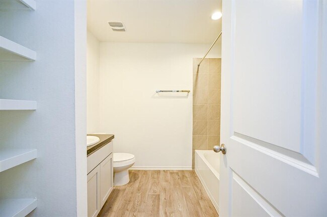 Building Photo - 5411 Auburn Gardens Ct