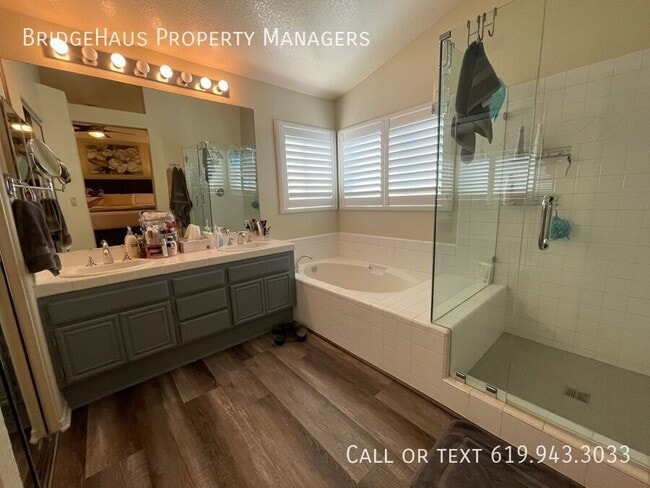 Building Photo - 965 Tempera Ct