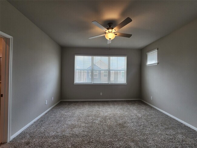 Building Photo - 1513 Lakeline Oak Dr