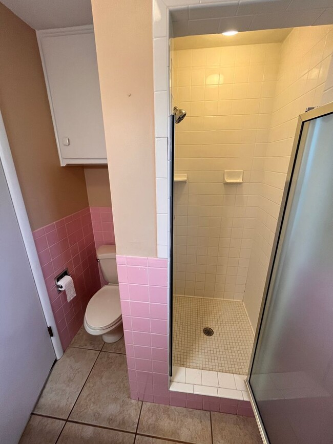 Building Photo - Upgraded 3 bed 2 bath large backyard
