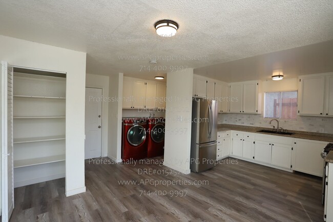 Building Photo - Newly Renovated 4 bedroom + 2 1/2 bathroom...