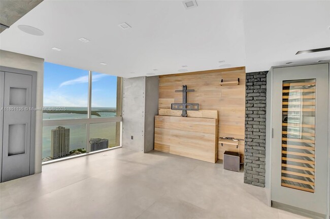 Building Photo - 495 Brickell Ave