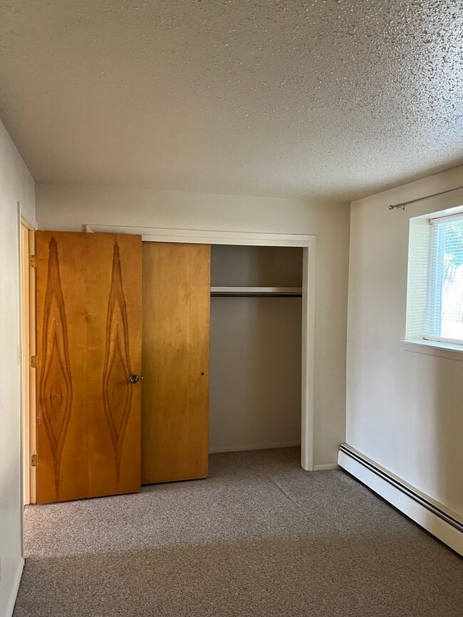 Building Photo - Downstairs Two Bedroom Apt in Bayfield