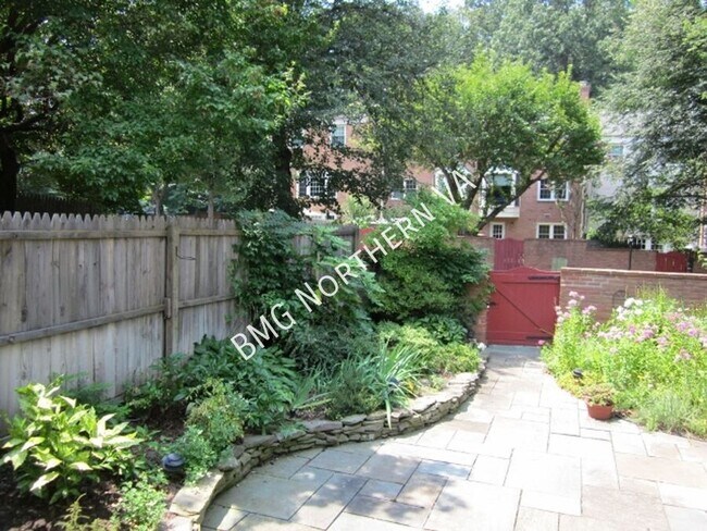 Building Photo - 1160 Wimbledon Dr
