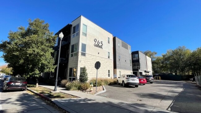 Primary Photo - 1 bedroom 1 bath in SLC!