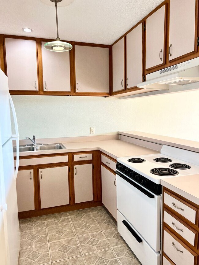 Building Photo - Unfurnished 1 Bedroom, 1 Bathroom – Kailua Bay Resort