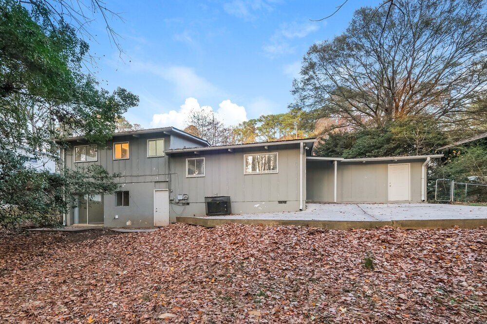 Building Photo - 2410 Ridgeway Dr