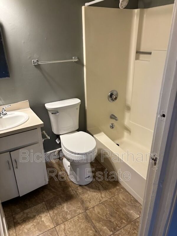 Building Photo - 1821 17th Ave