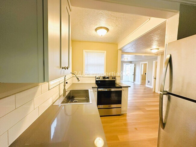 Building Photo - Charming 2 BD | 2 BA Home with A/C in Salem