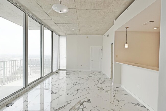 Building Photo - 5925 Almeda Rd