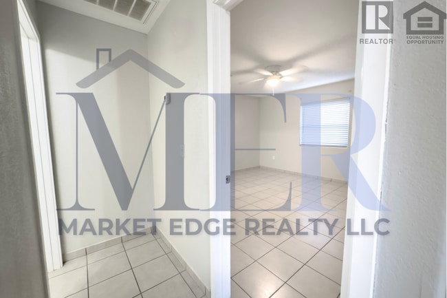 Building Photo - 1023