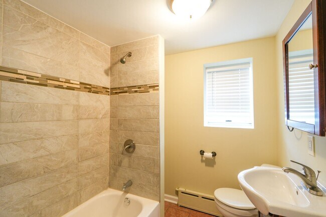 Building Photo - Passyunk Area great one bed with patio