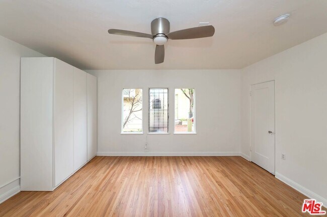 Building Photo - 3167 Rowena Ave
