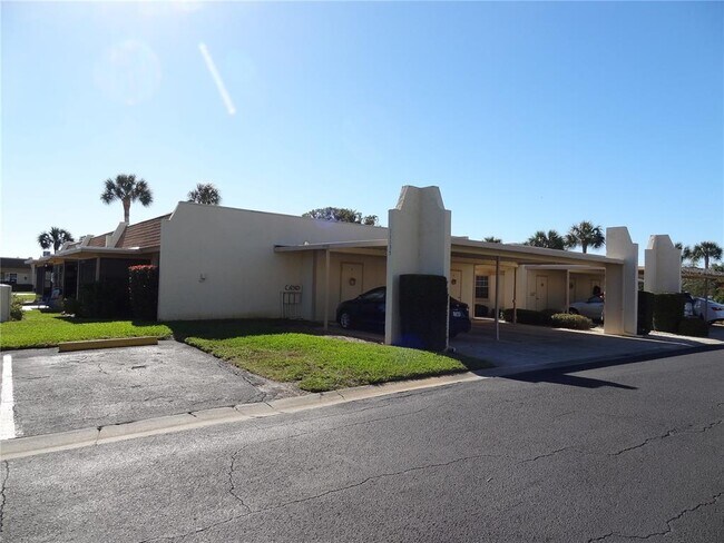 Building Photo - 11135 Carriage Hill Dr