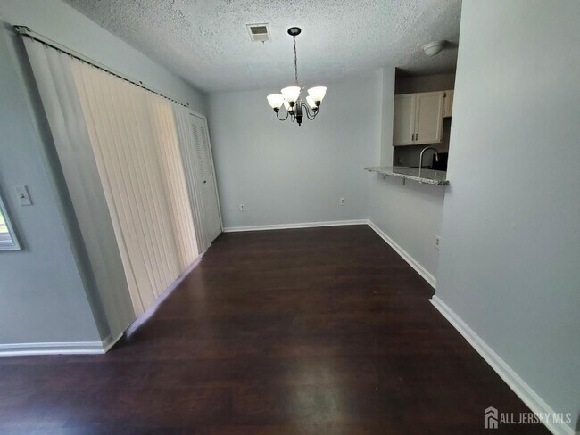 Building Photo - 518 Edpas Rd