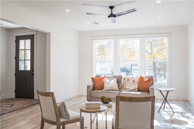 Building Photo - AUGUST 2026 PRE-LEASE!! Stunning Remodeled...