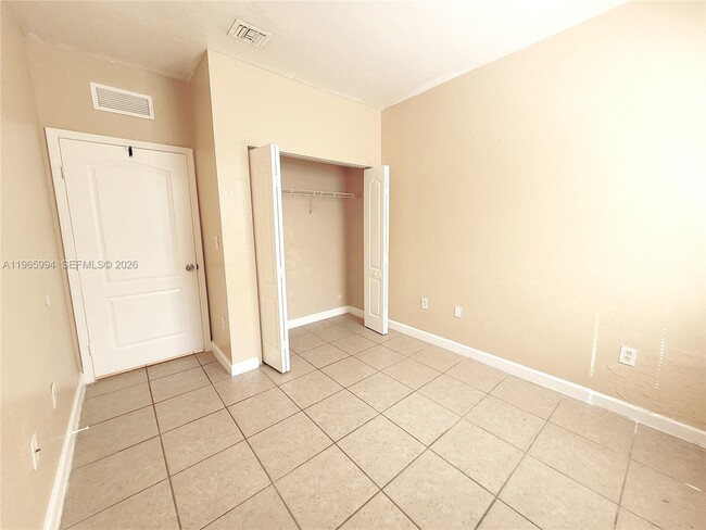 Building Photo - 2903 SE 17th Ave