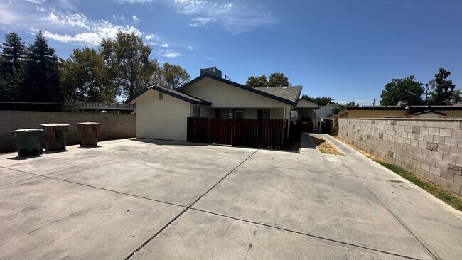 Building Photo - 625 A St