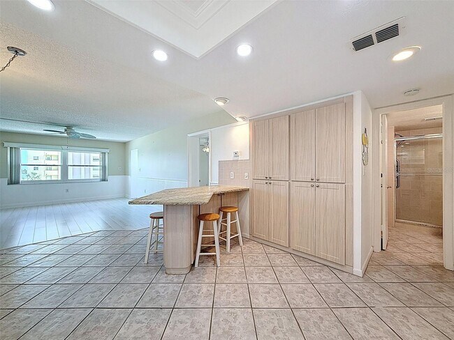 Building Photo - 4550 Cove Cir