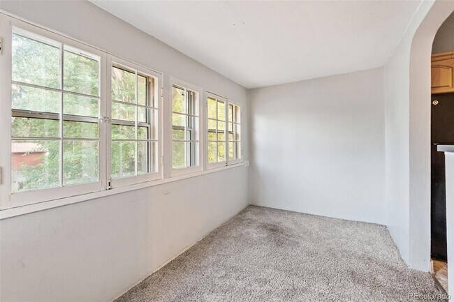 Building Photo - 1532 N Chestnut St