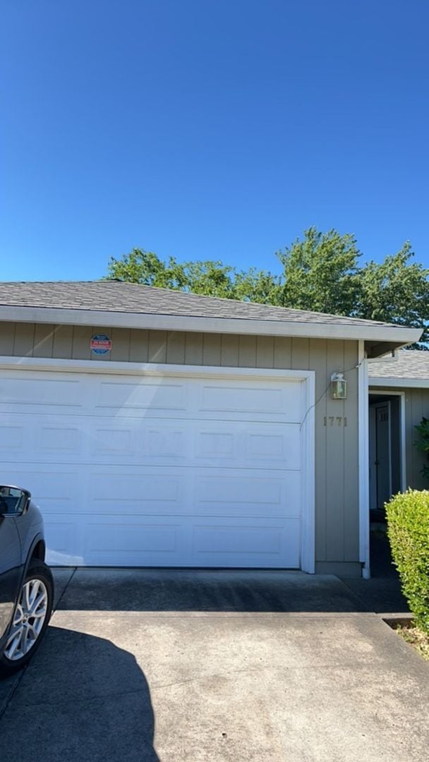 Building Photo - 3 Bedroom 2 Bath House