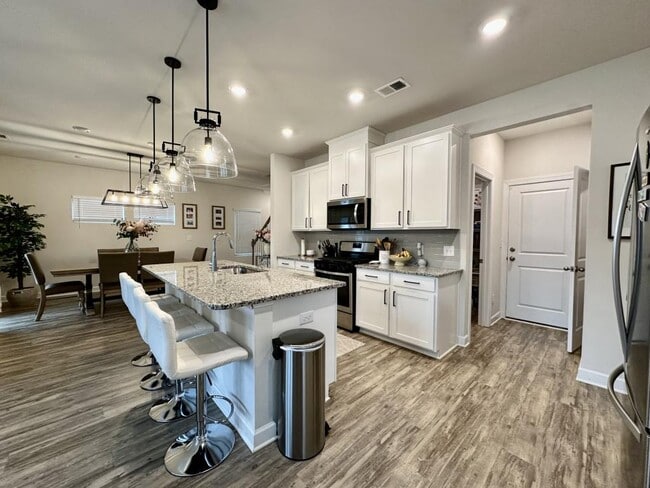 Building Photo - 6212 Hailstone Rd