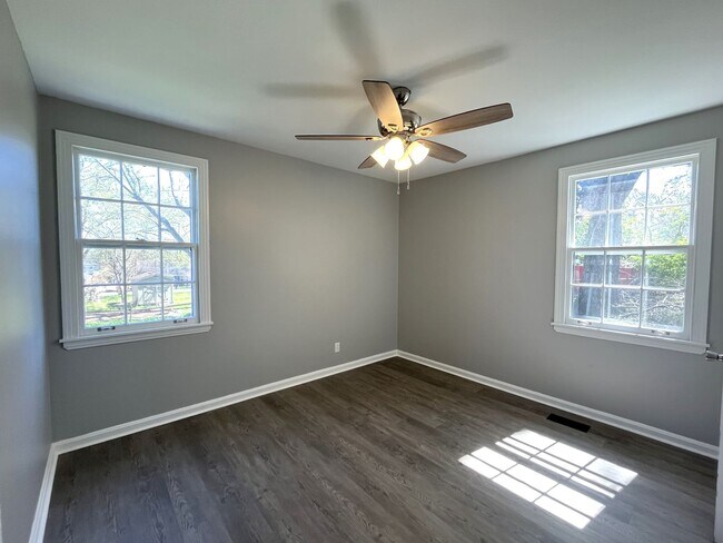 Building Photo - **NEW PRICE and $750 Incentive** Totally Renovated! Great 2 Bed 1 Bath Home in South Nashville!