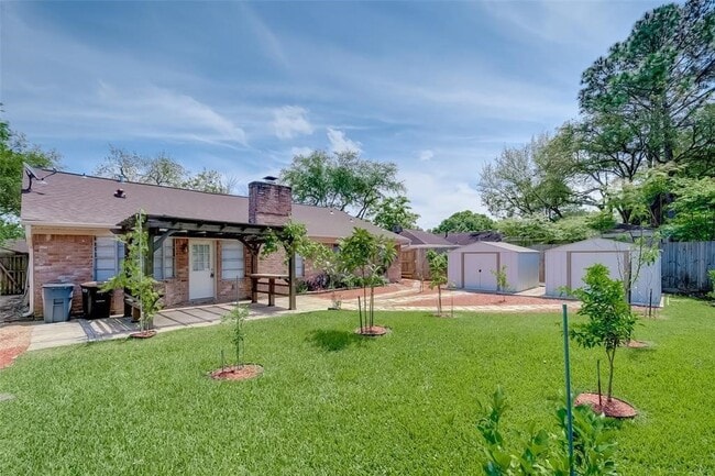 Building Photo - 12010 Mulholland Dr