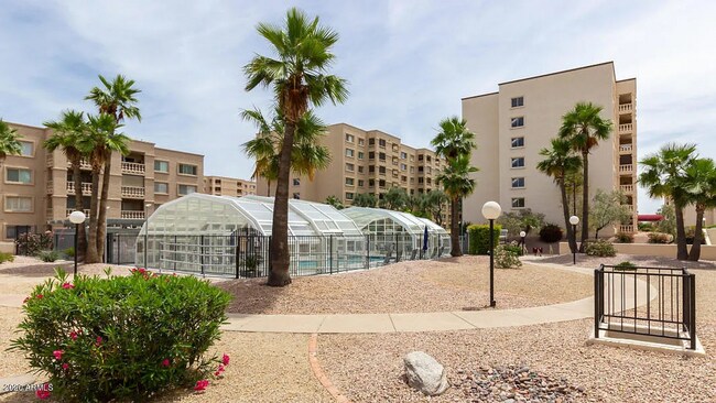 Building Photo - E Camelback