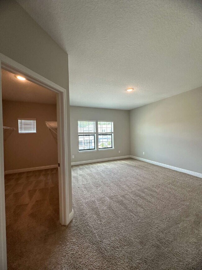 Building Photo - Stylish 3-Bedroom Townhouse with 2.5 Baths...
