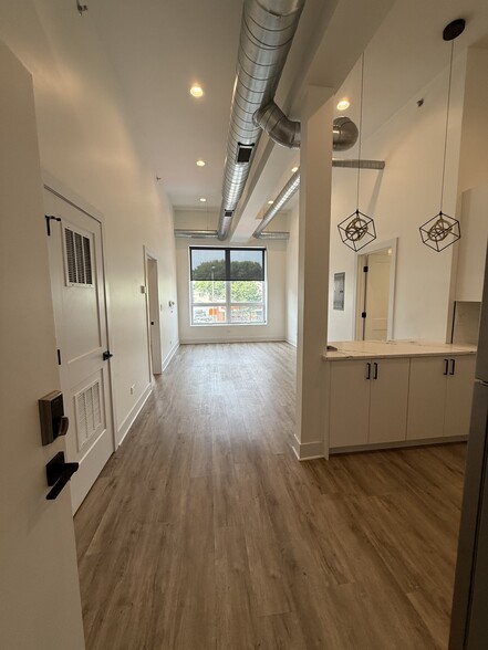 Primary Photo - 4735 N Artesian Ave