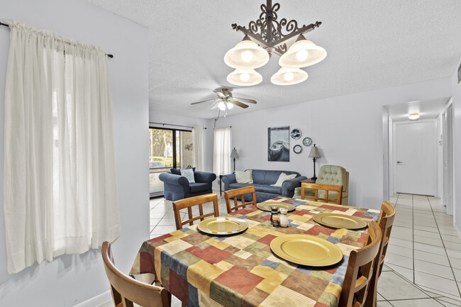 Building Photo - 1004 Green Pine Blvd