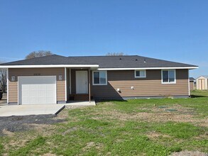 Building Photo - 3 Bed 2 Bath one story home in the country on 1 acre