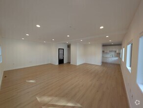 Building Photo - 1109 La Peer Dr