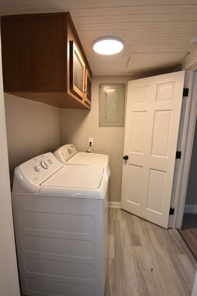 Building Photo - Mishawaka Near Parks and the Riverwalk 2 bedroom