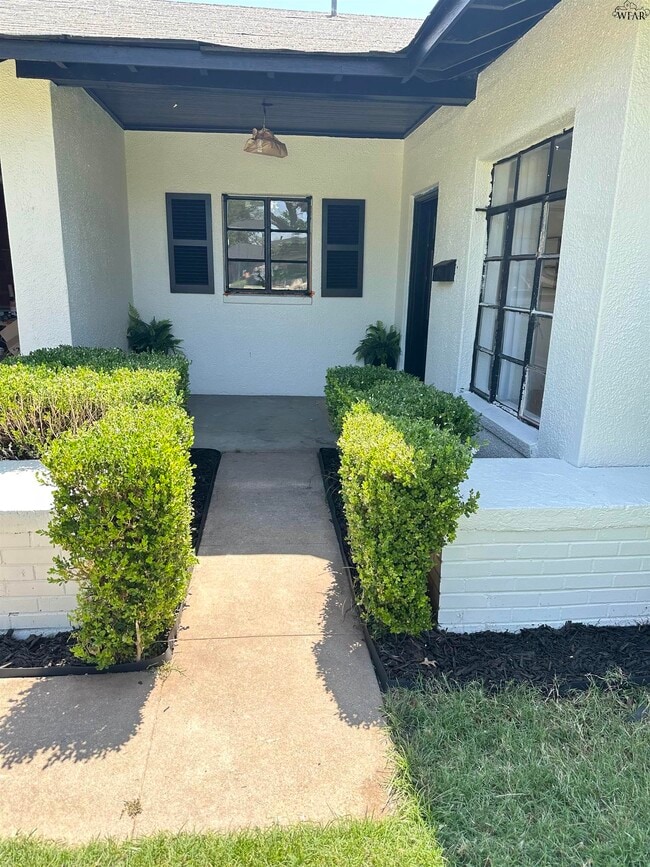 Building Photo - 3105 Sherwood Ln