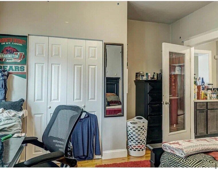 Building Photo - 6415 Cates Ave